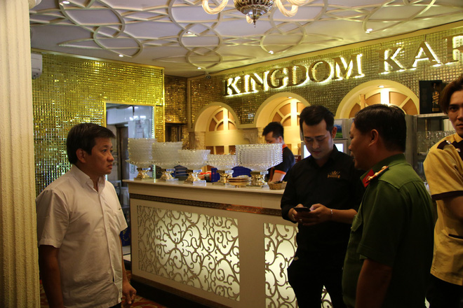 Ông Đoàn Ngọc Hải yêu cầu quán karaoke tháo cửa thoát hiểm, phạt 35 triệu đồng Ông Đoàn Ngọc Hải yêu cầu quán karaoke tháo cửa thoát hiểm, phạt 35 triệu đồng